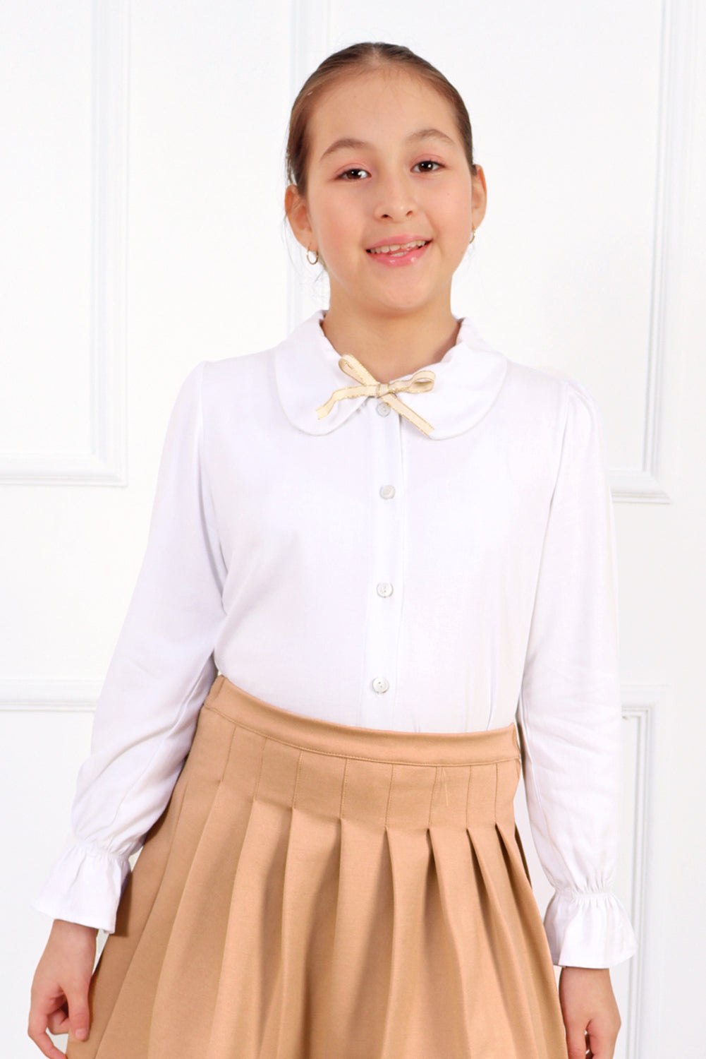BLUSA CON CUELLO CAMISERO Y PUÑOS CON VOLANTES ELASTICADOS