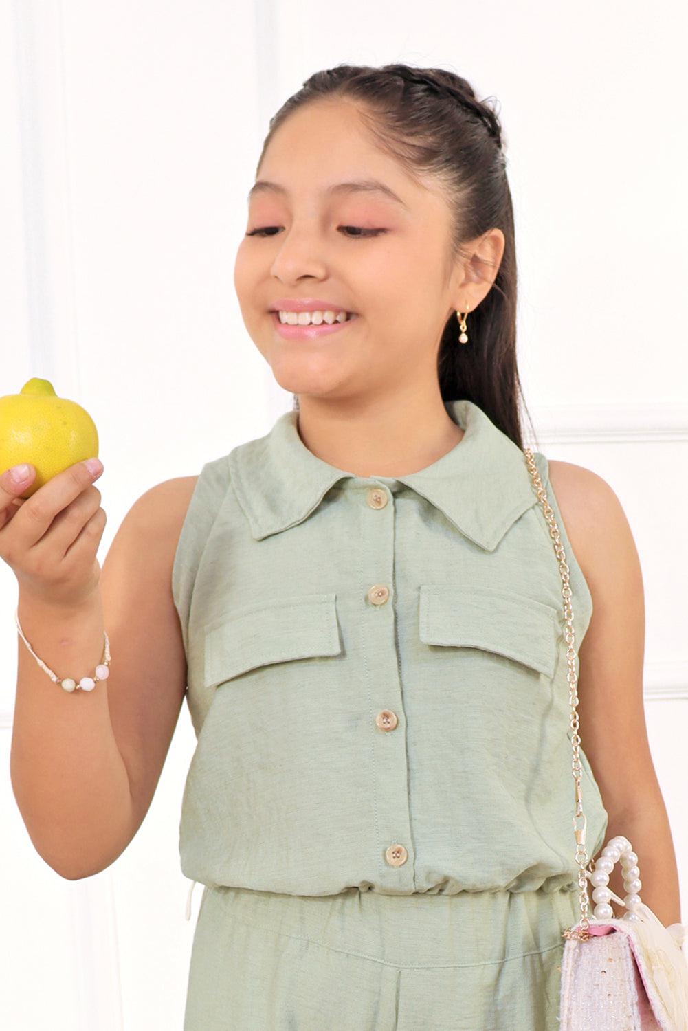 Blusa abierta manga cero con cuello camisero y elasticado en basta