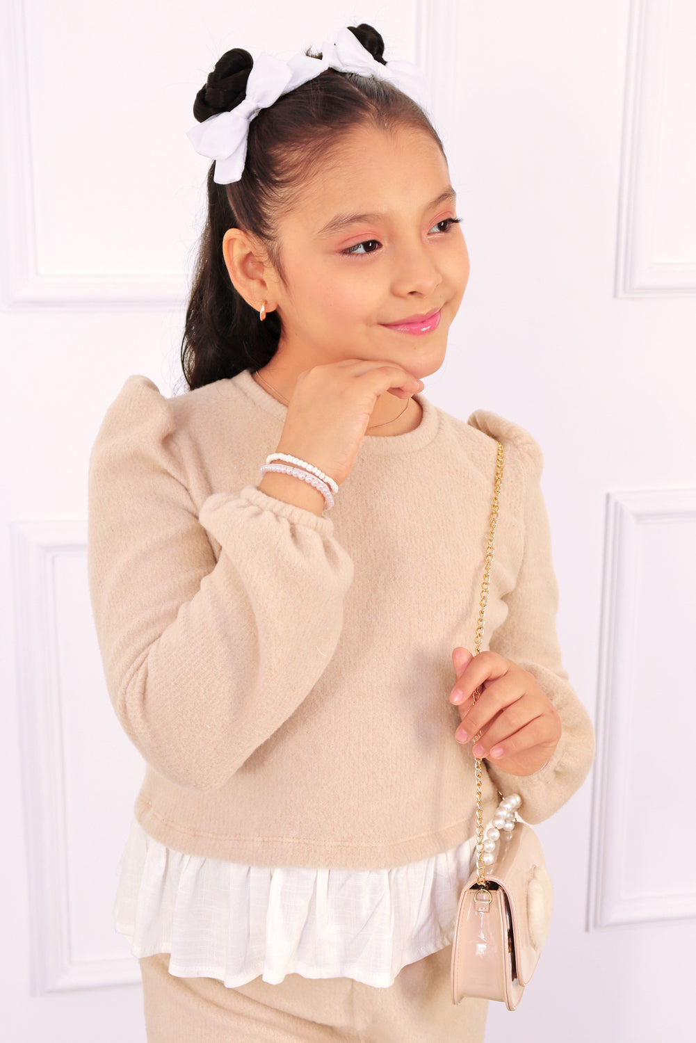 CONJUNTO CHOMPERO CON MANGAS ABULLONADAS Y FALDON DE LINO Y BUZO PALAZO