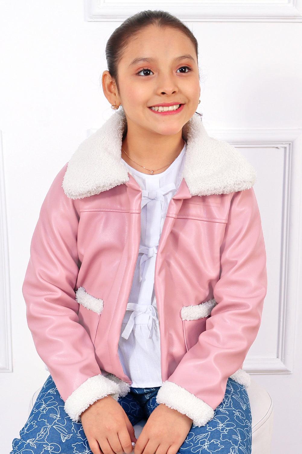 CHAQUETA DE CUERINA CARNERO DE CUELLO ALTO CON BOLSILLOS