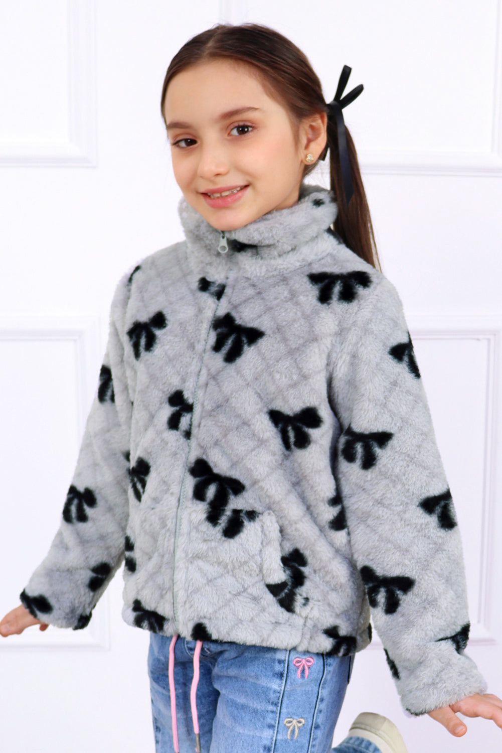 CHAQUETA DE PELUCHE ESTAMPADO CON CIERRE Y CUELLO ALTO
