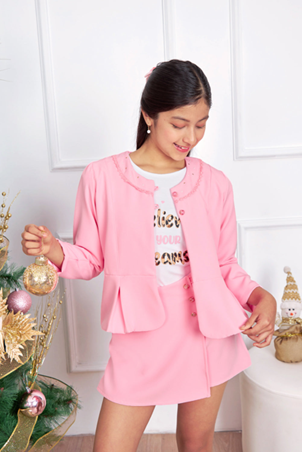 Falda de Color Entero con Solapa y Venas para Niña