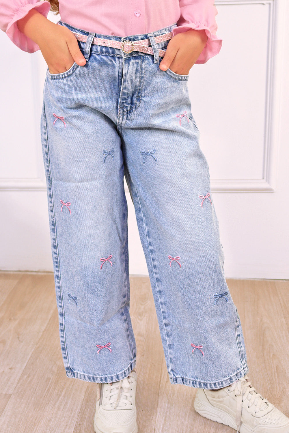 Pantalón Jean con Bordado de Lazos