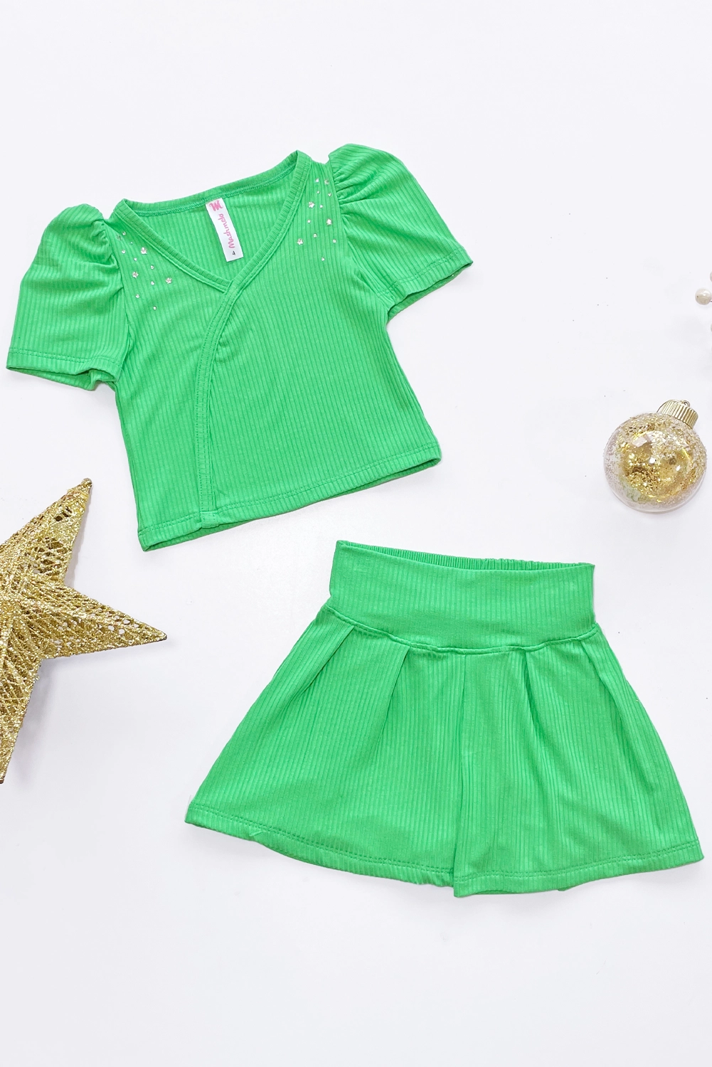 Set Polo Asimétrico y Short con Pinzas