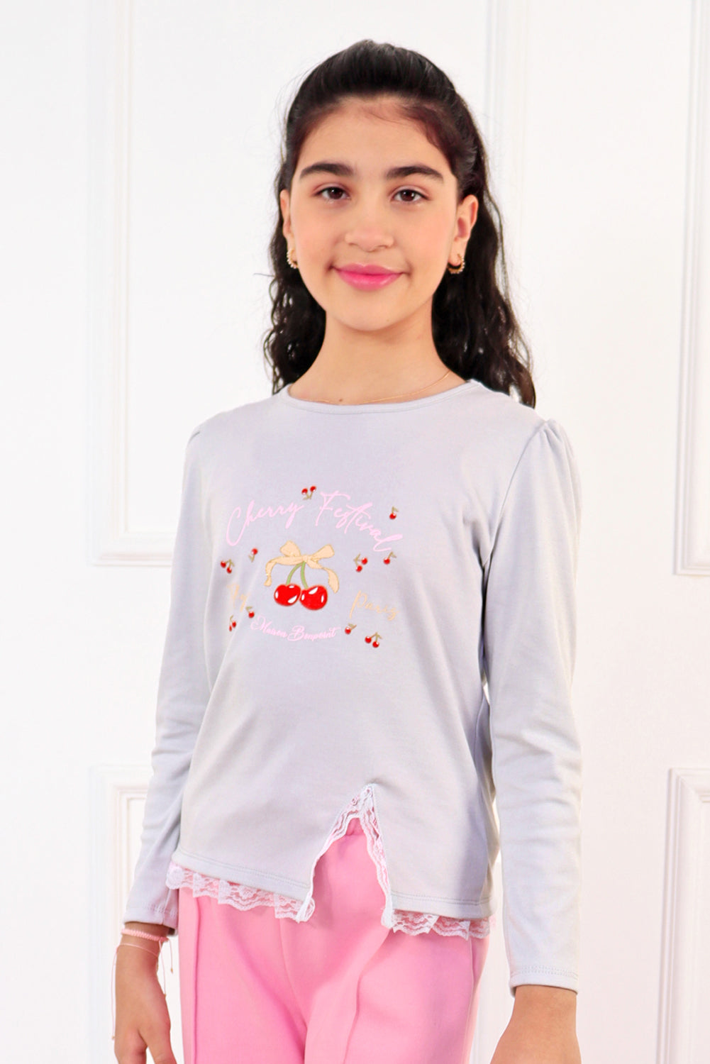 Polo con Estampado y Detalles de Greca Labrada