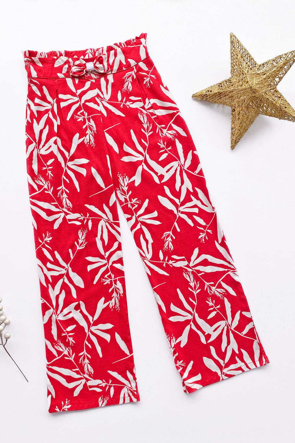 Pantalon estampado con lazo y volantes en pretina