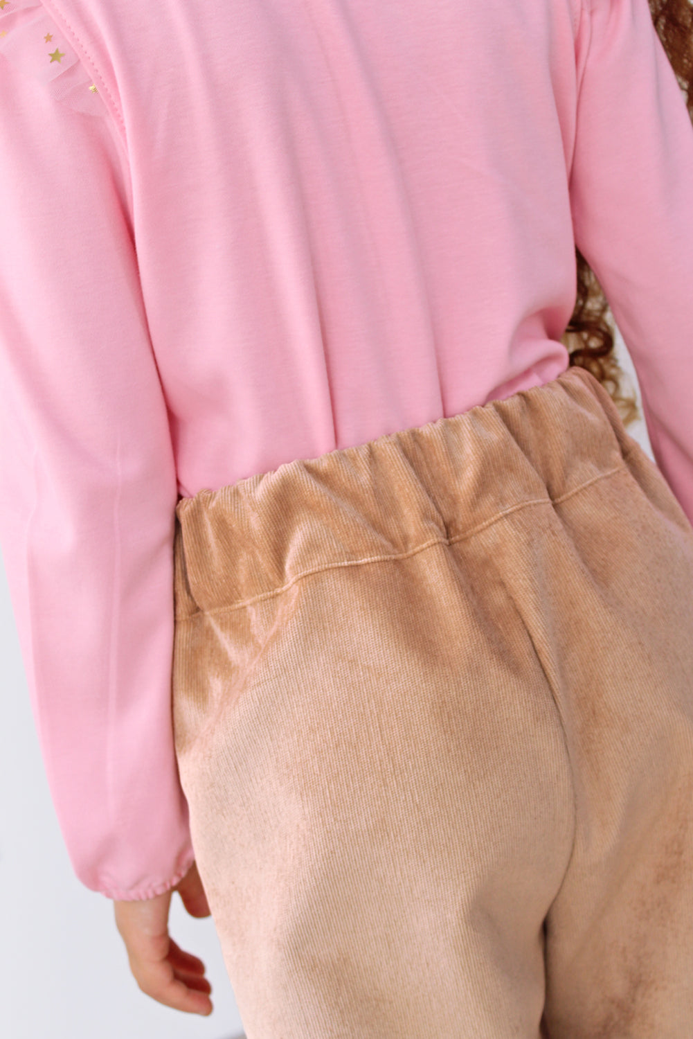 Pantalón para Niña con Pretina en V y Bolsillos con Lazo
