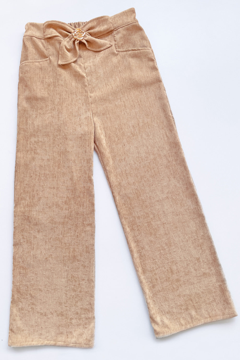 Pantalón Sastrero con Flor Dorada y Bolsillos Funcionales