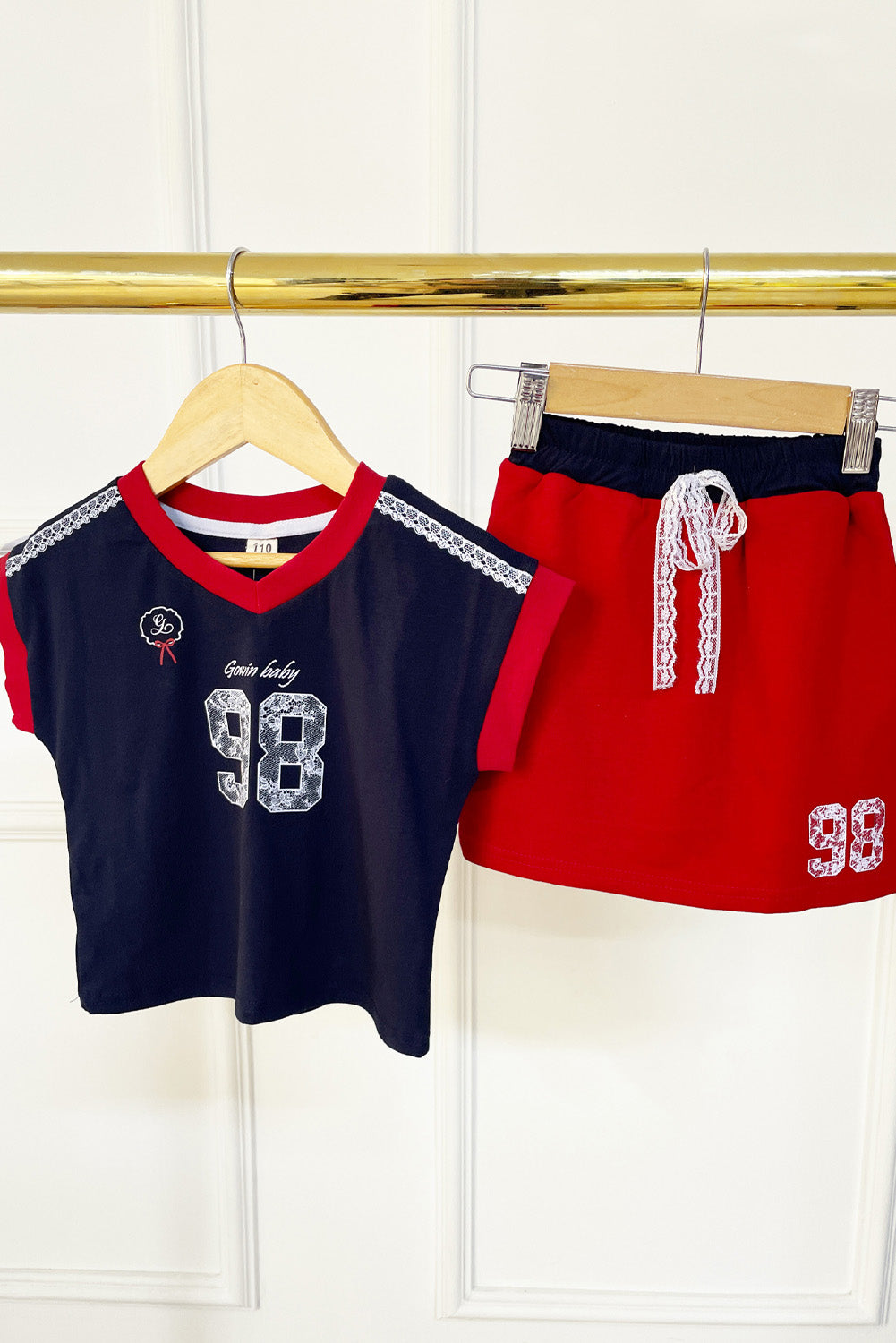 Set Deportivo de Falda Short y Polo Estampado