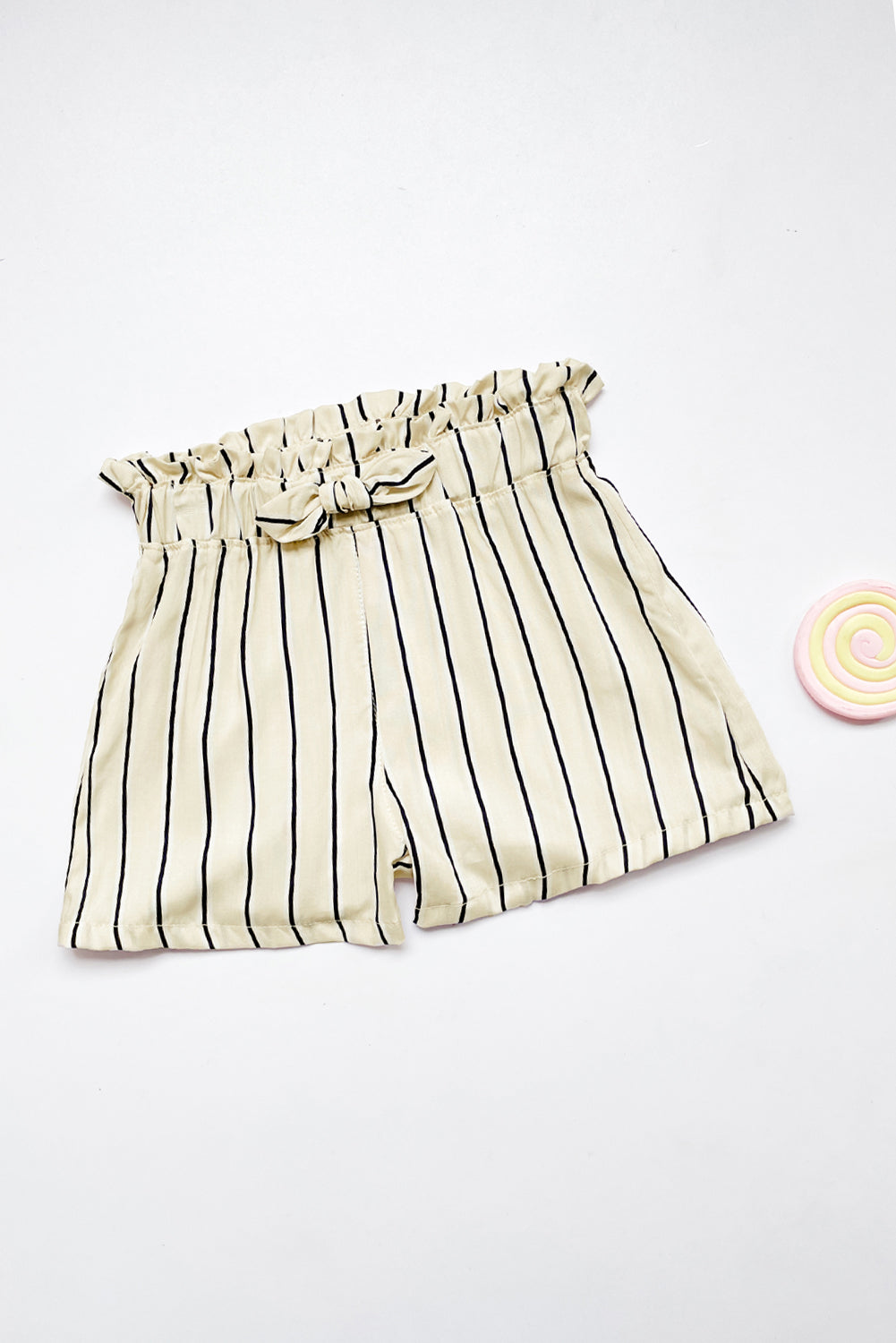 Short con pretina elasticada y detalle de lazo