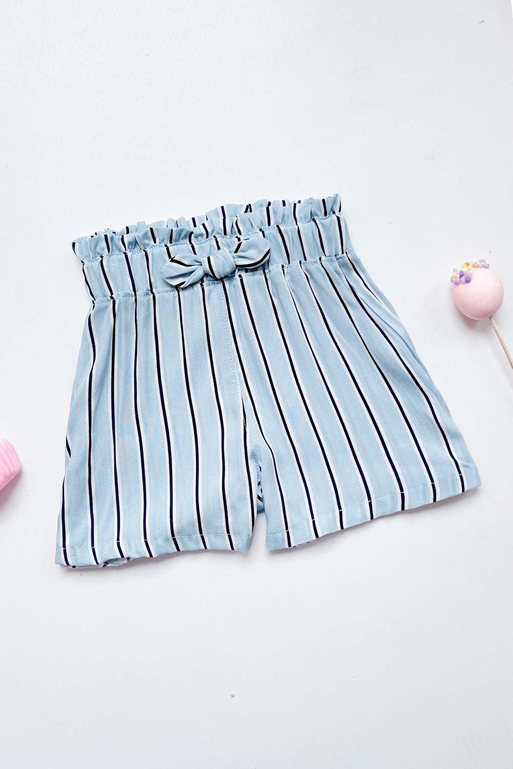 Short con pretina elasticada y detalle de lazo