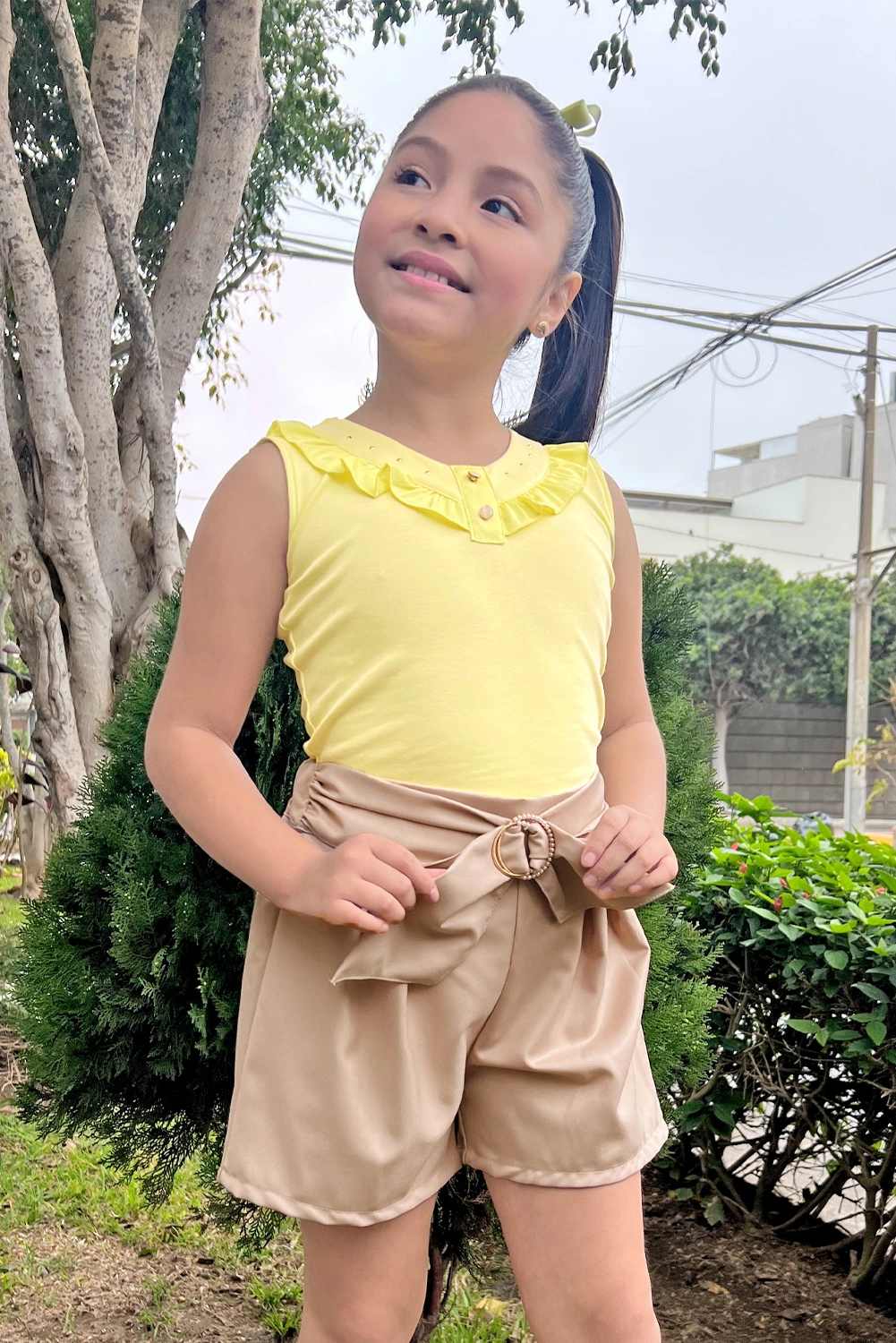 Short con Pinzas y Lazo para Niña