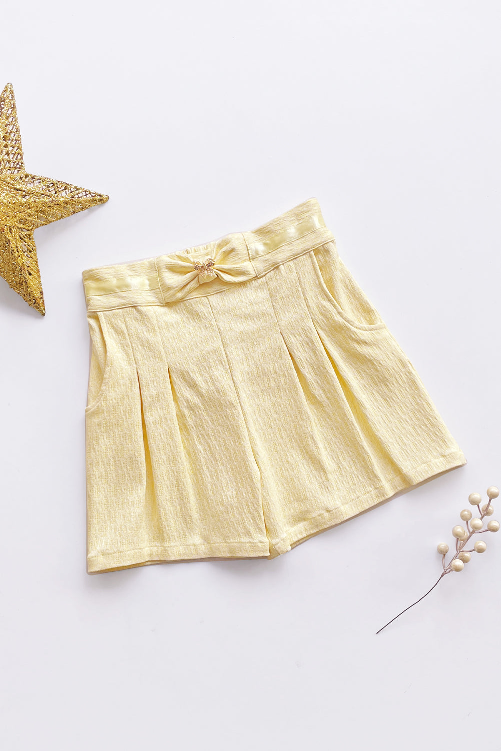 Short de Pinzas con Lazo y Pretina Semielasticada