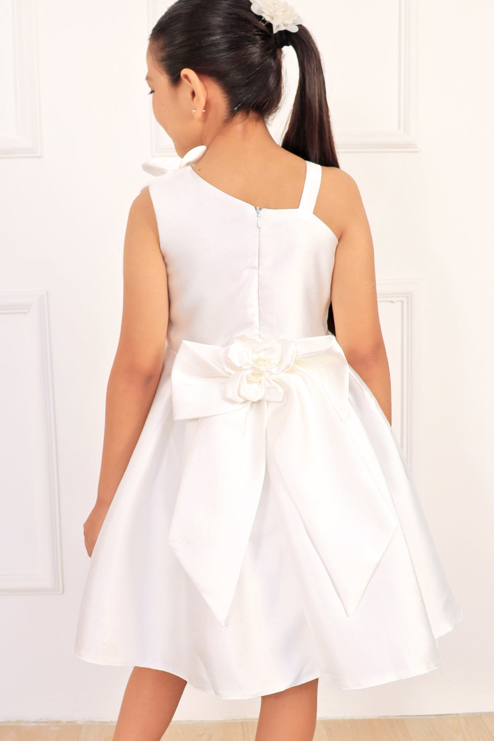 Vestido con Escote Asimétrico