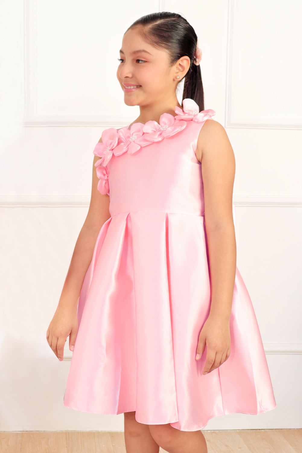 Vestido con Escote Asimétrico