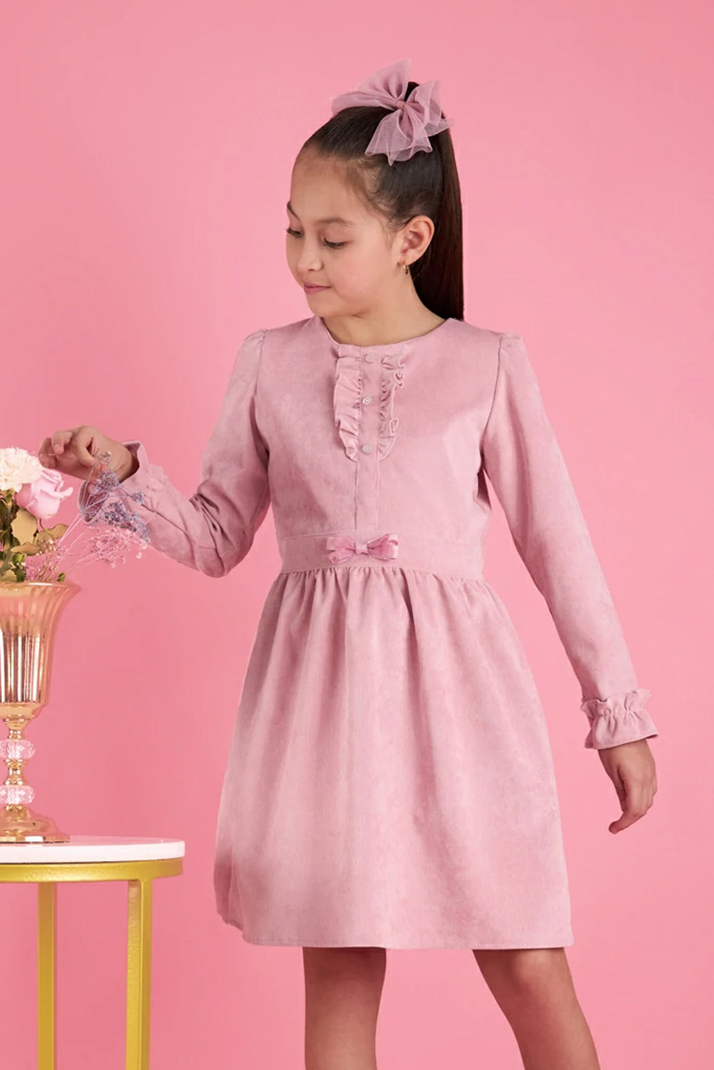 Vestido con Volantes en pechera y Puños
