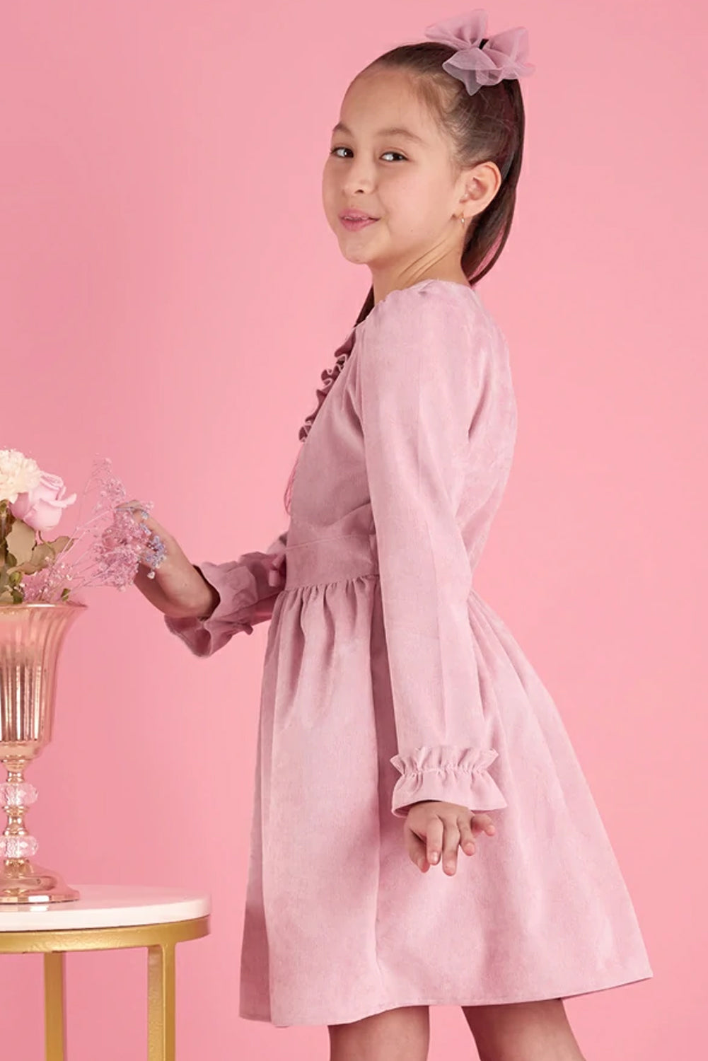 Vestido con Volantes en pechera y Puños