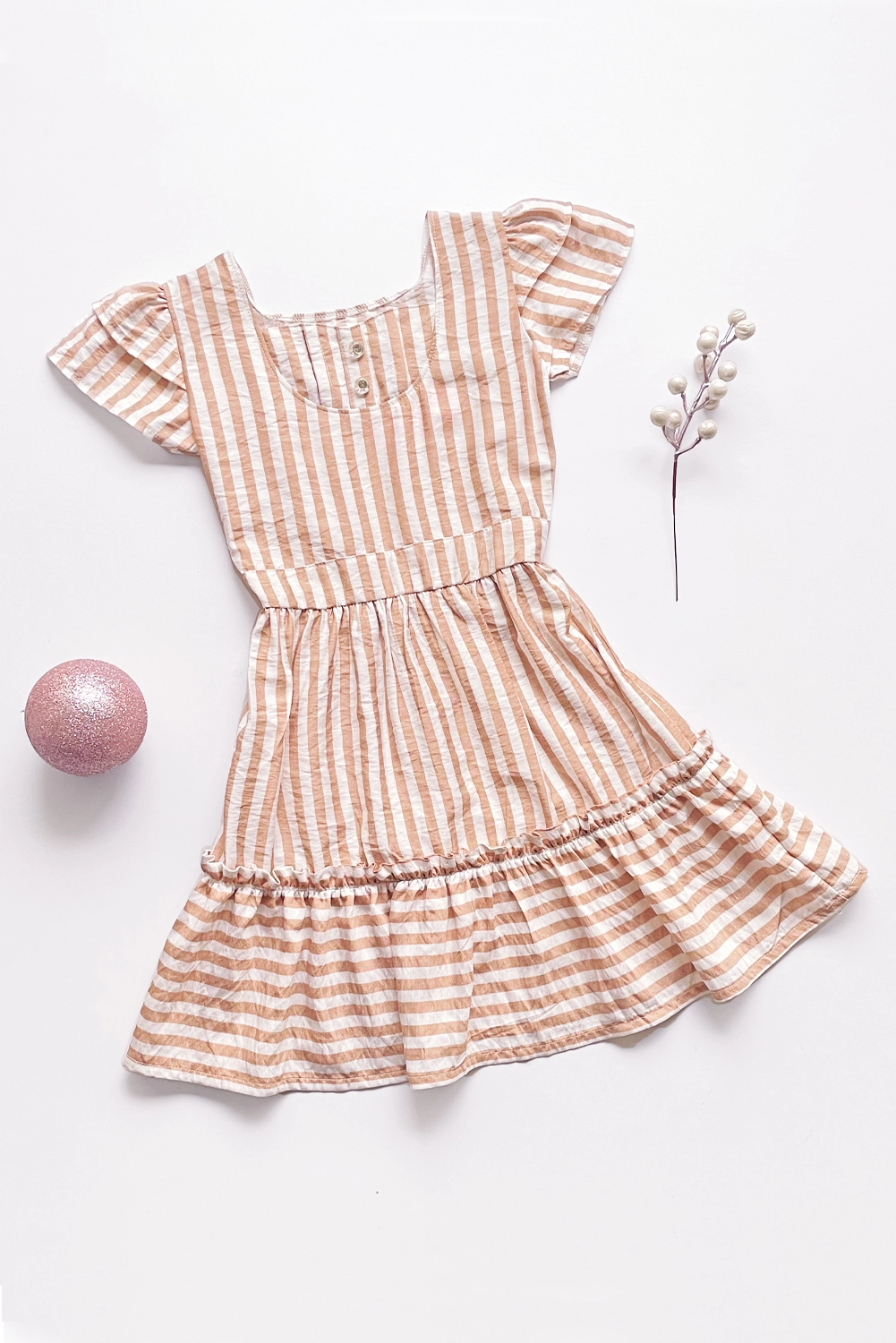 Vestido listado con dos tiempos en faldon y escote en forma de corazon