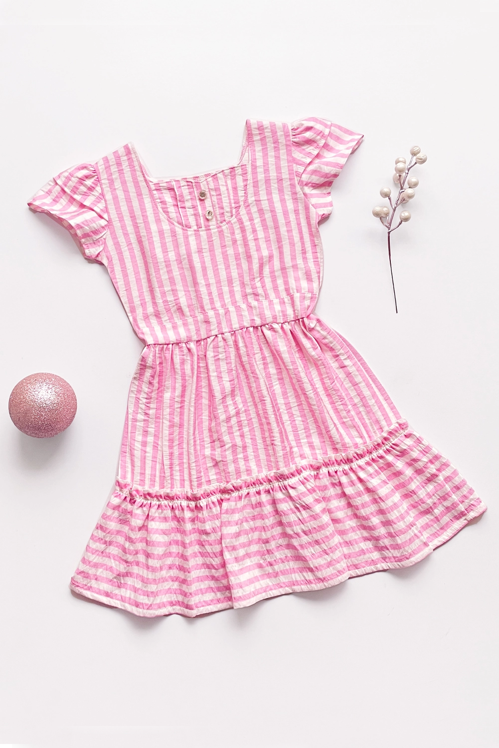 Vestido listado con dos tiempos en faldon y escote en forma de corazon