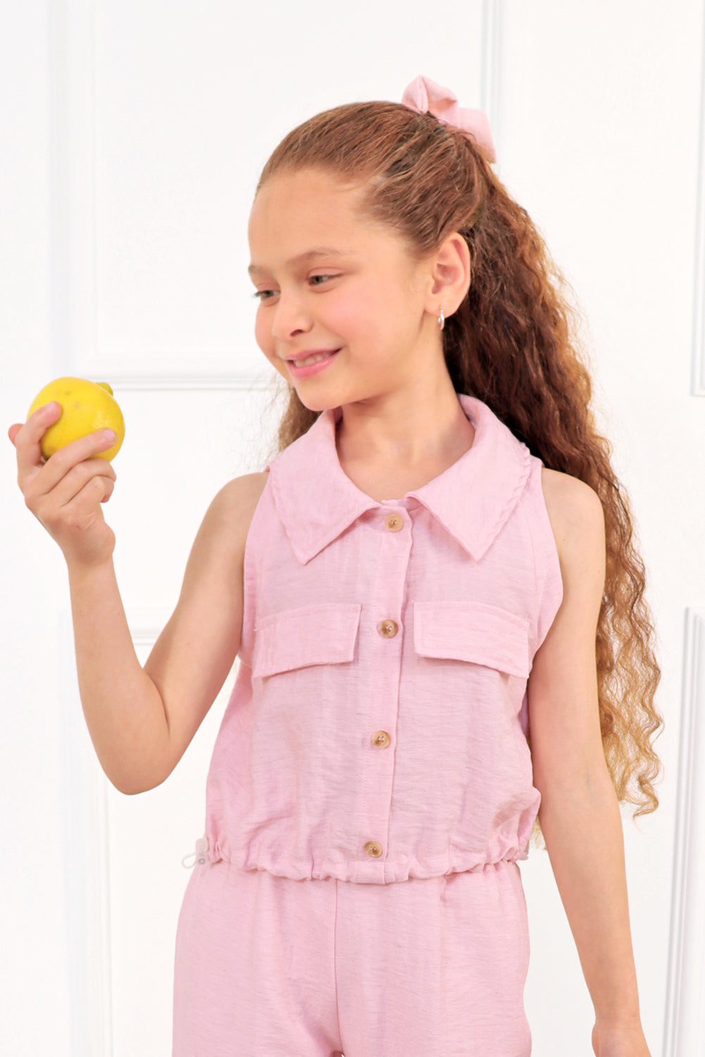 Blusa abierta manga cero con cuello camisero y elasticado en basta