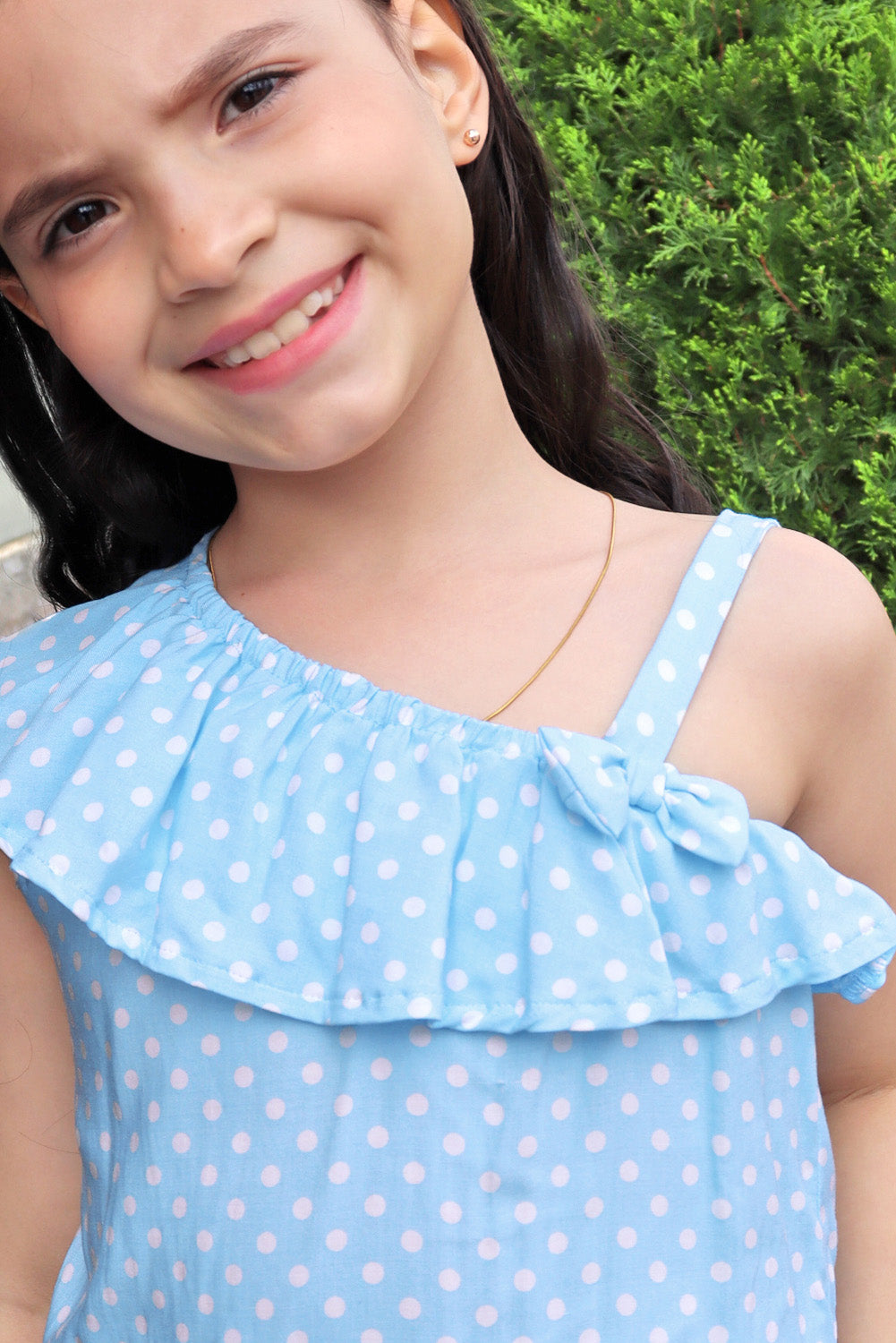 Blusa Asimétrica con Volante y Estampado Polka Dots