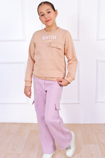 CONJUNTO DE POLERA CON ESTAMPADO Y BUZO CARGO ELASTICADOS