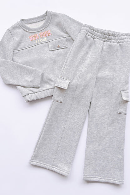 CONJUNTO DE POLERA CON ESTAMPADO Y BUZO CARGO ELASTICADOS