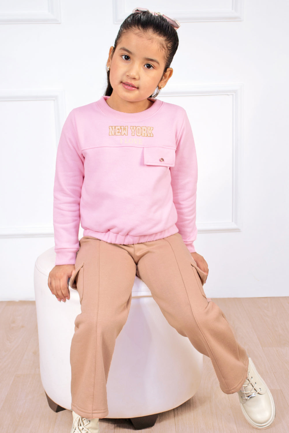 CONJUNTO DE POLERA CON ESTAMPADO Y BUZO CARGO ELASTICADOS