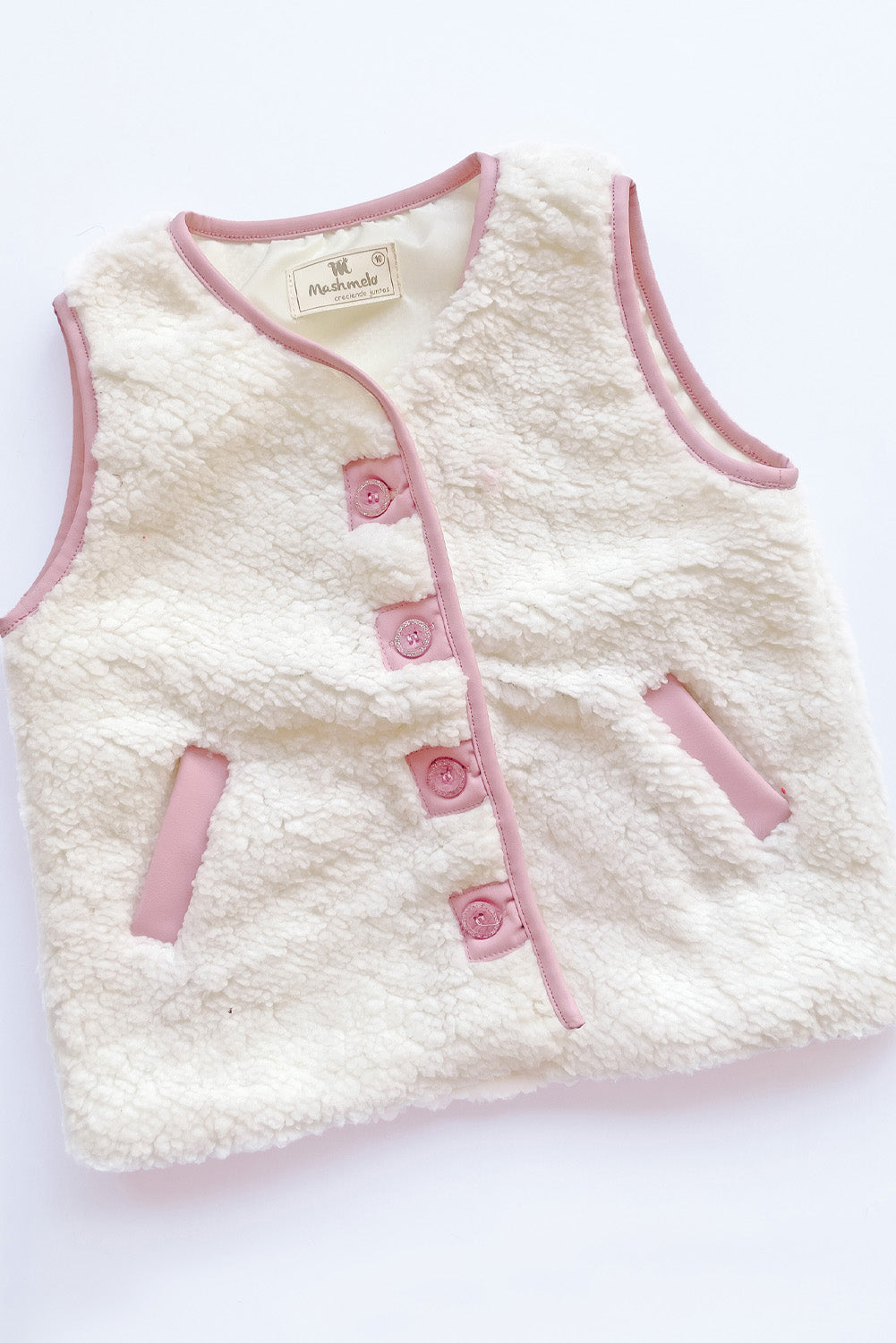 Chaleco corderito con detalles de cuerina