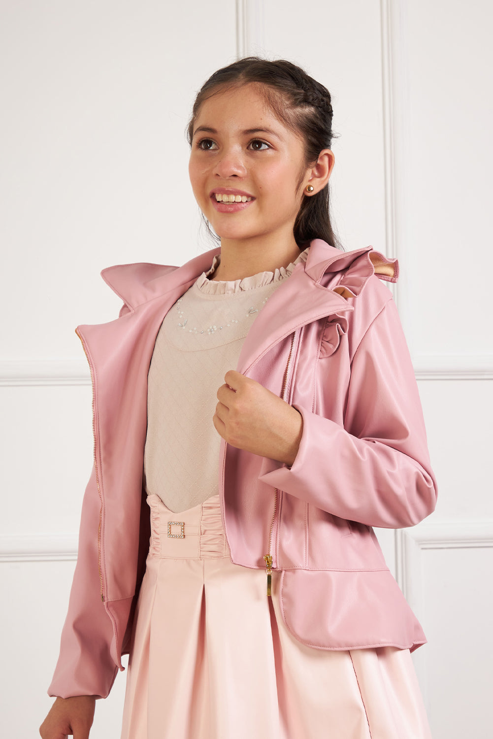 Chaqueta en cuerina con volantes