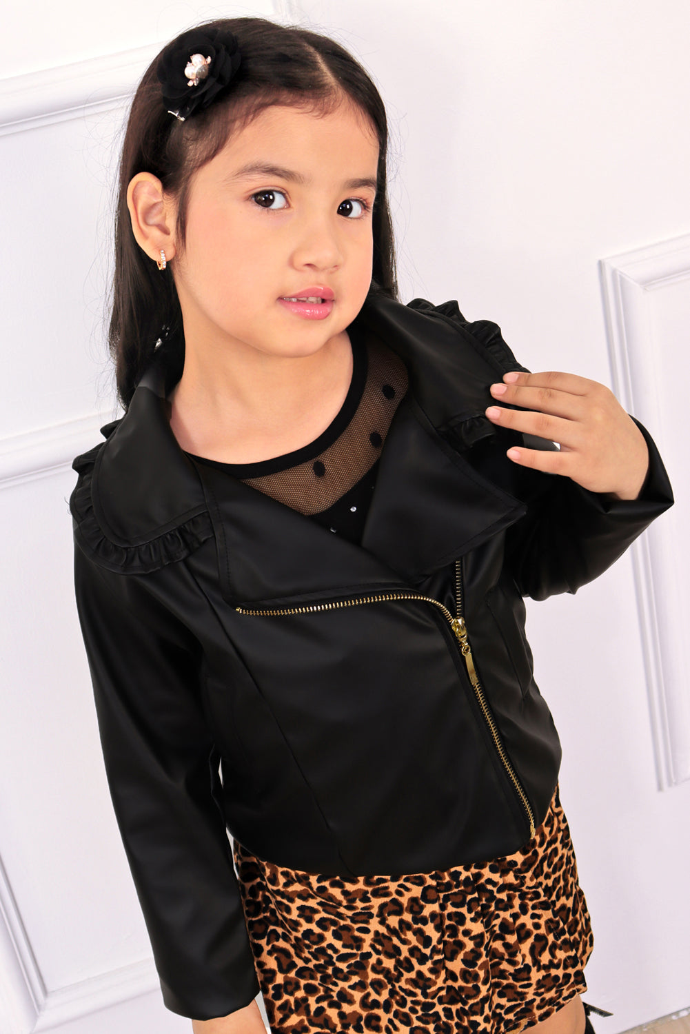 CHAQUETA DE CUERINA CARNERO DE CUELLO ALTO CON BOLSILLOS