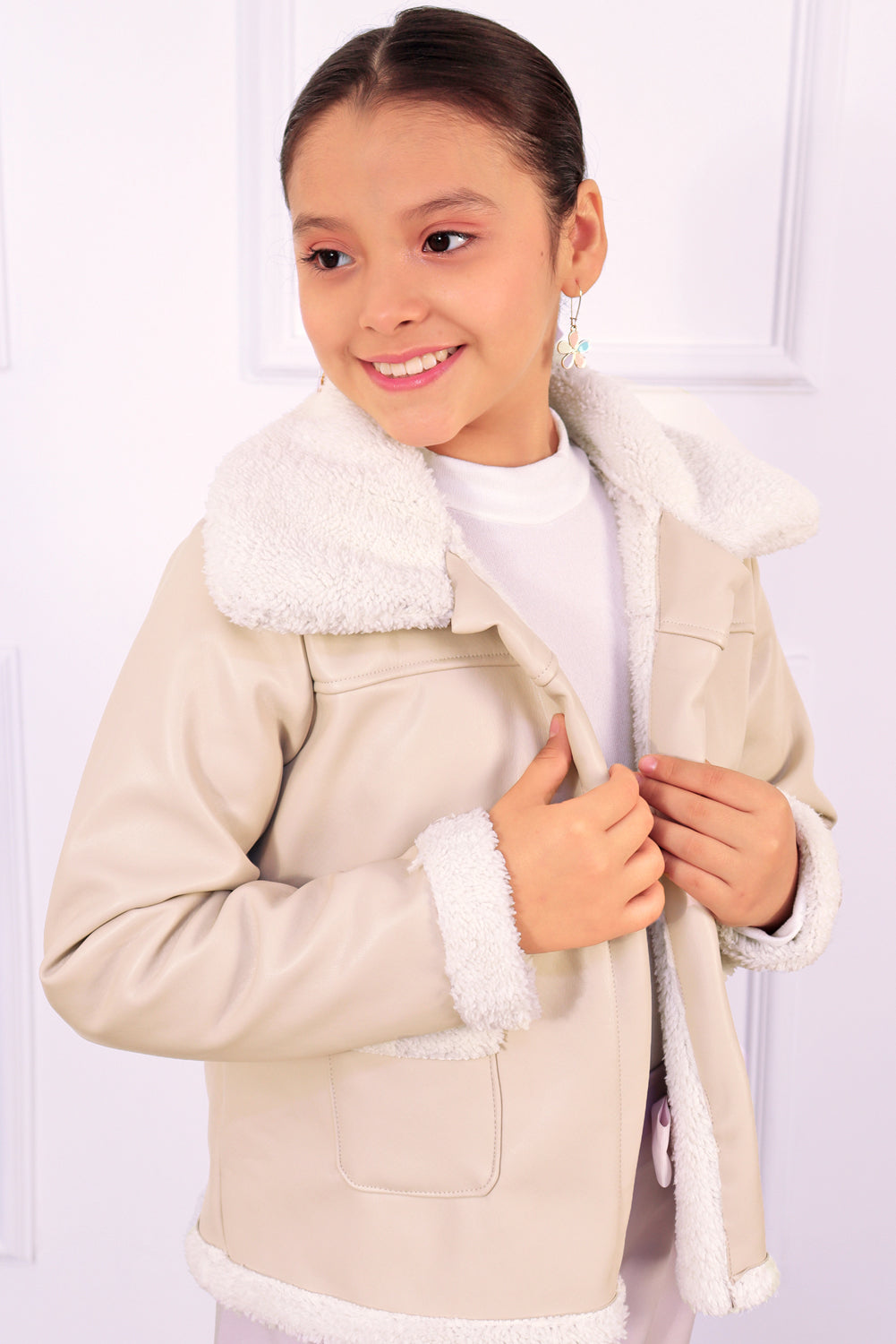 CHAQUETA DE CUERINA CARNERO DE CUELLO ALTO CON BOLSILLOS