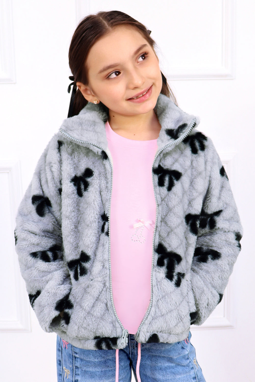 CHAQUETA DE PELUCHE ESTAMPADO CON CIERRE Y CUELLO ALTO