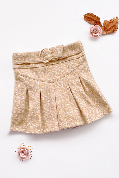 Falda short tableada con detalle en la pretina