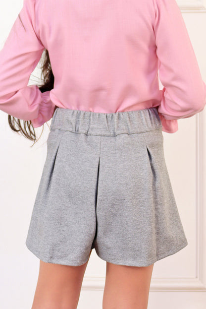 Falda short tableada con detalle en la pretina
