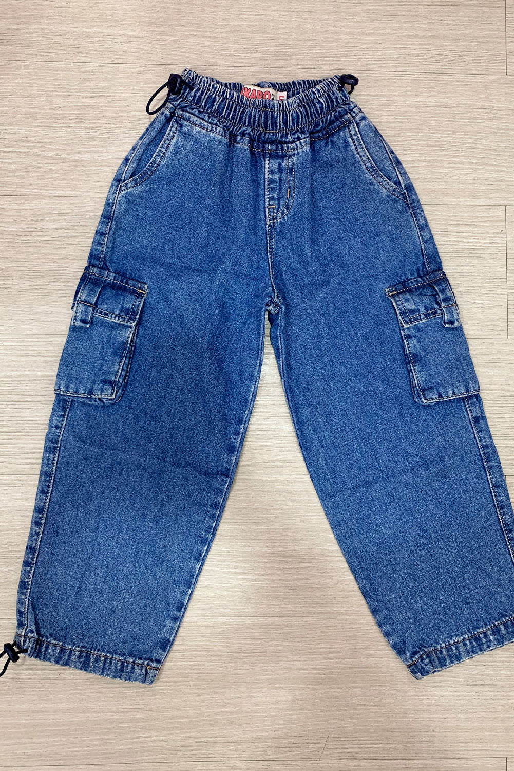 Pantalón Denim Cargo con Ajuste Regulable