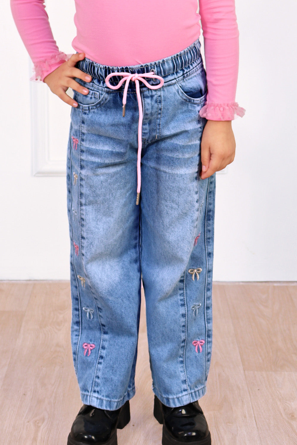 Pantalón Jean con Lazos Bordados