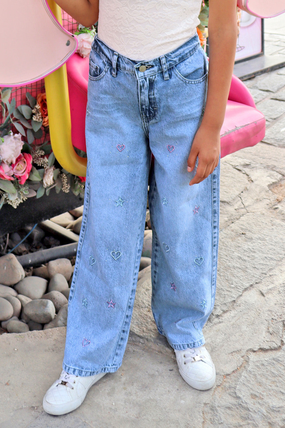 Pantalón Jean con Bordado de Corazoes y Estrellas