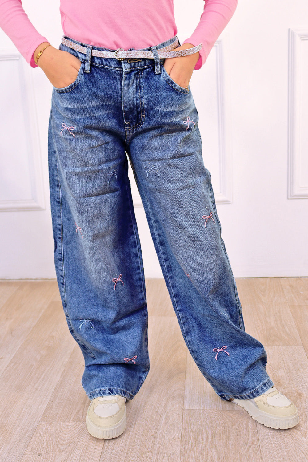 Pantalón Jean con Bordado de Lazos