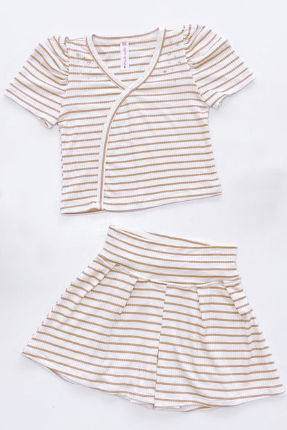 Set Polo Asimétrico  y Short con Pinzas