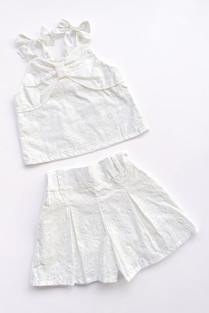 Conjunto de Top con lazo en pecho y Short con pinzas