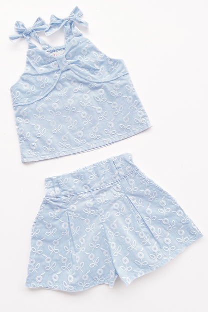 Conjunto de Top con lazo en pecho y Short con pinzas