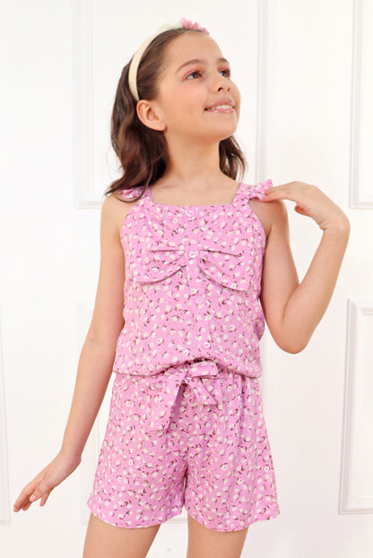 Set de blusa con forma de lazo en pecho y short con lazo en pretina
