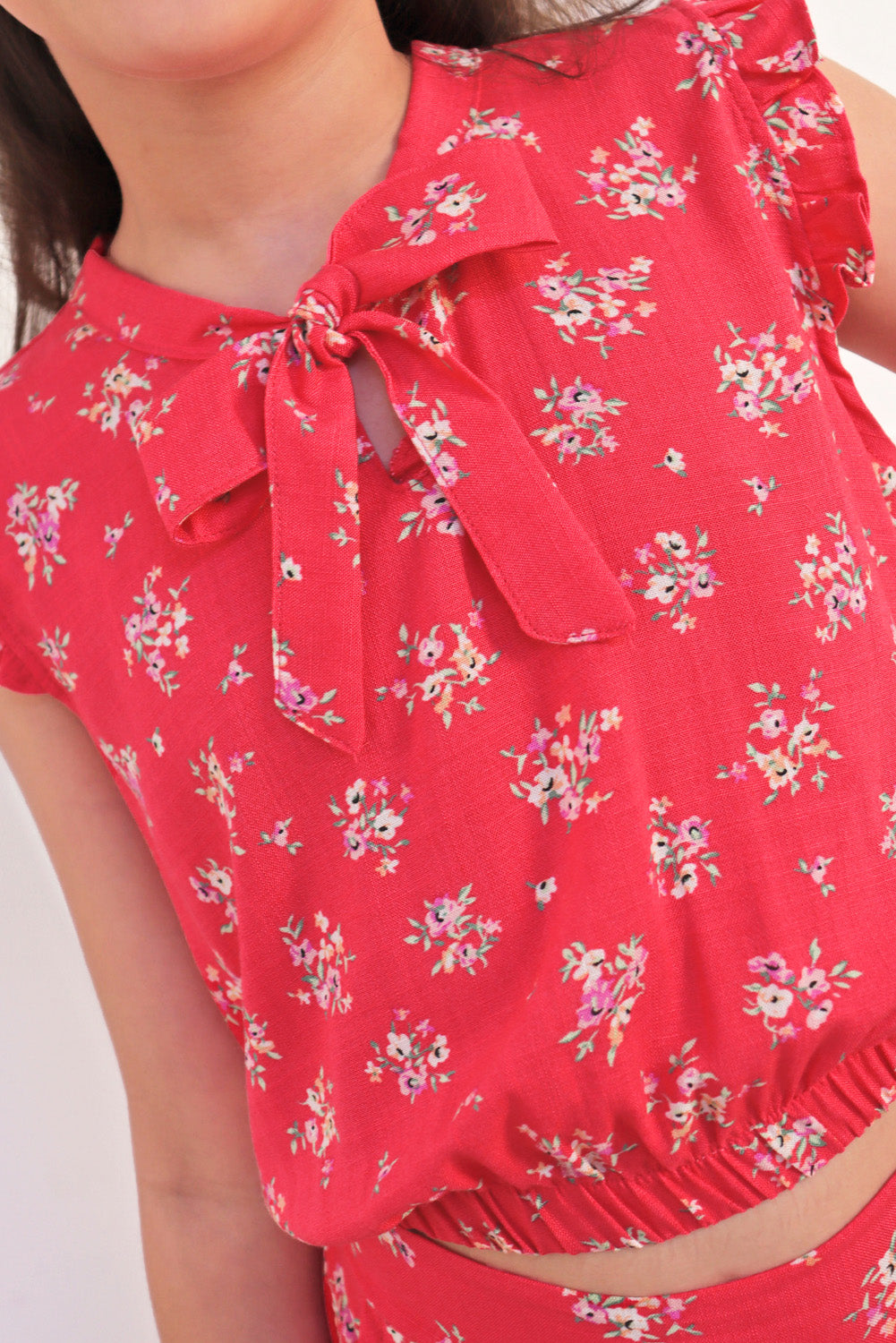 Set de blusa con mangas tipo alitas y pantalón con pinzas