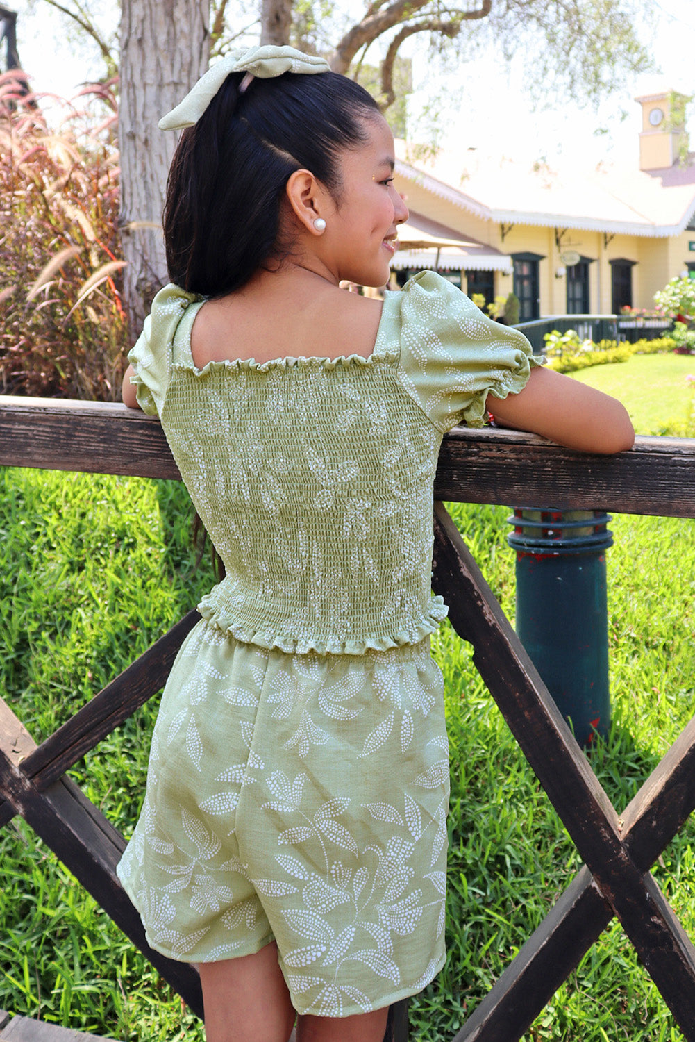Set de blusa multiaguja y short con bolsillos