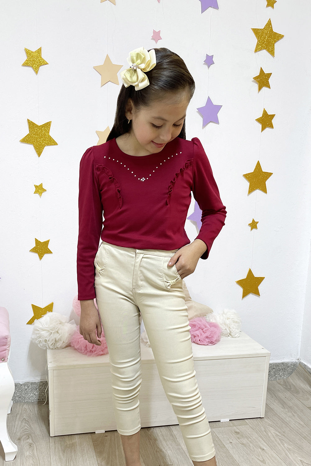 Polo con volantes delantero y collar en pedreria
