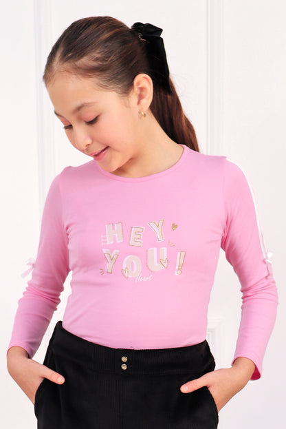 POLO ESTAMPADO CON TAPETE Y LAZITOS EN MANGAS