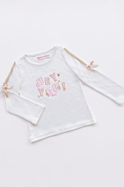 POLO ESTAMPADO CON TAPETE Y LAZITOS EN MANGAS
