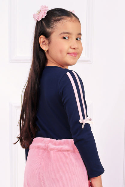 POLO ESTAMPADO CON TAPETE Y LAZITOS EN MANGAS