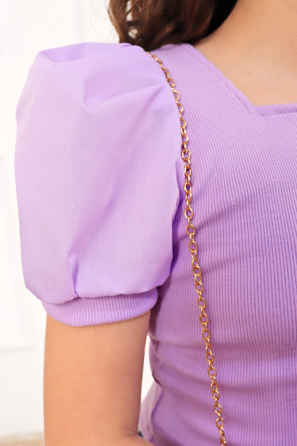 Top de rib de escote cuadrado con mangas tableadas y gran lazo en espada de popelina